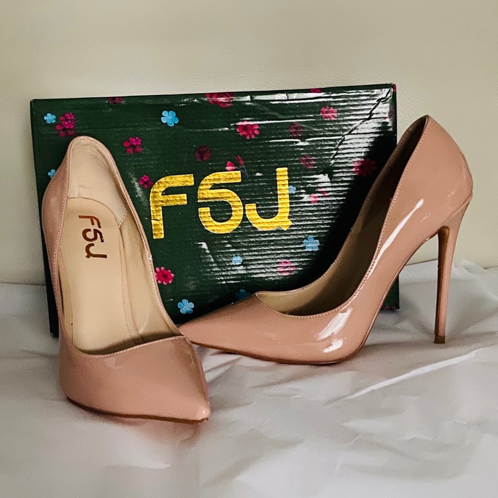 Nude Patent Heels Pumps, size 6